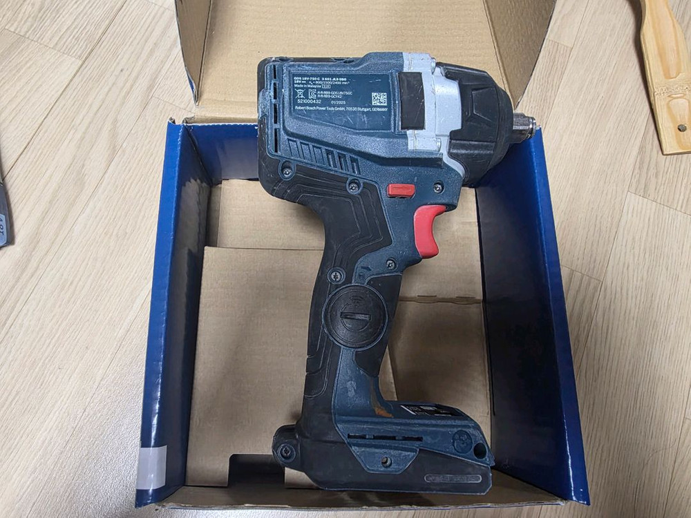 보쉬 GDS 18V-750 C 임팩트렌치 베어툴--2