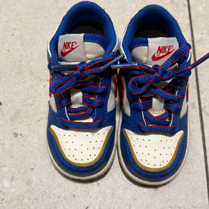 나이키 덩크 로우 키즈 130 사이즈 신발 판매합니다. 이미지
