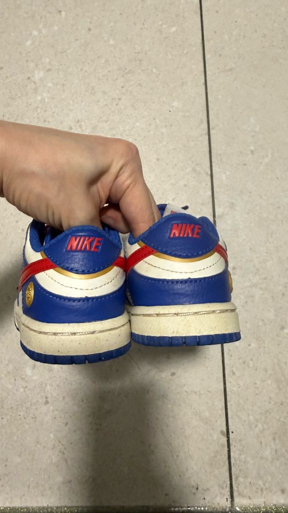 나이키 덩크 로우 키즈 130 사이즈 신발 판매합니다. 이미지