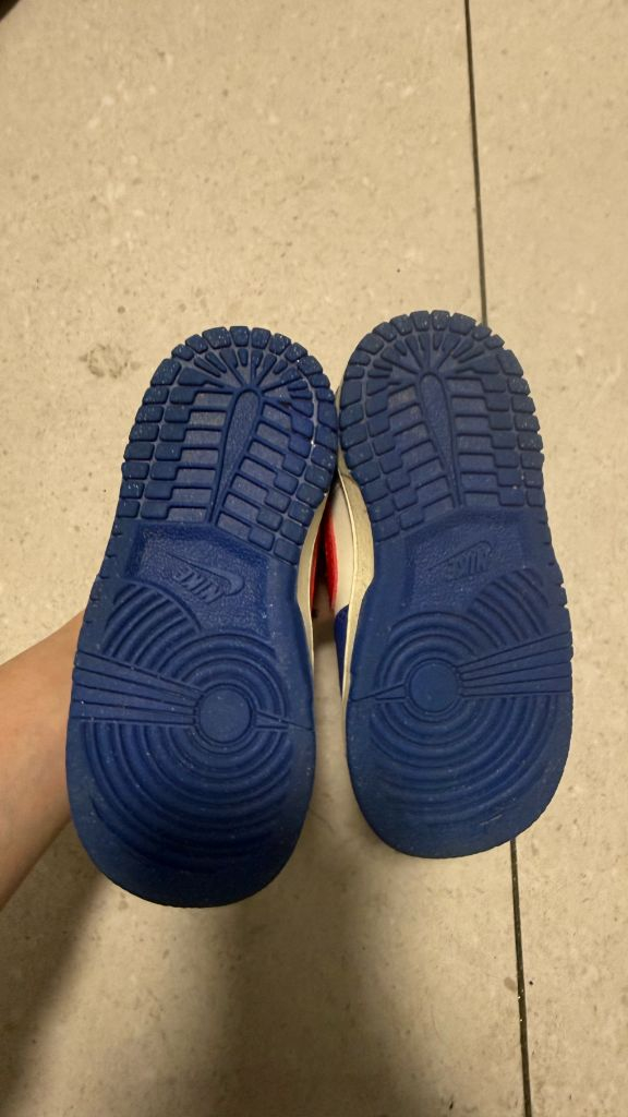 나이키 덩크 로우 키즈 130 사이즈 신발 판매합니다. 이미지