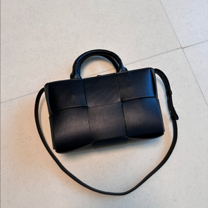 여성 가방) 아르코 토트백 미니 블랙 판매