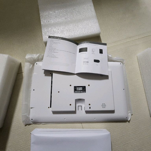 크라이저 15.6인치 FHD 휴대용 모니터 새제품 팝니다