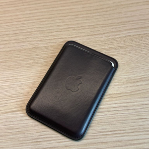 애플 정품 가죽 맥세이프 카드지갑 판매합니다