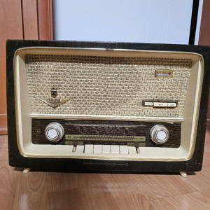 그룬딕 1099 모델 빈티지 라디오