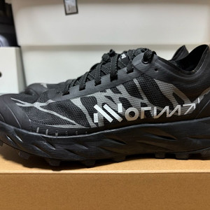 노말 제락 부르트 nnormal Kjerag Brut 사이즈 26.2 US8.5 UK8 트레일러닝 트레일러닝화