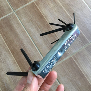 자전거 관련 용품 사진당 5천원~9천원씩 .