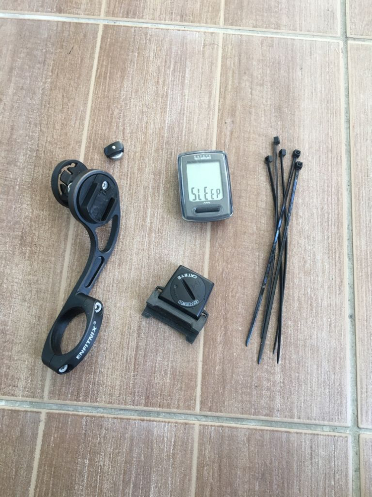 자전거 관련 용품 사진당 5천원~9천원씩 .--1