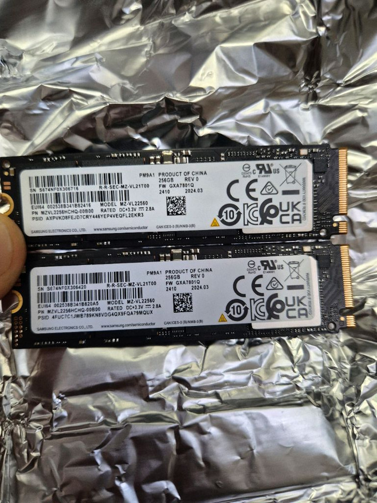 M.2 NVMe SSD 256GB--2