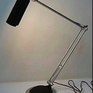 오슬람 명품 스탠드(OSRAM DULUX TABLE EL20W) 10만원에 판매합니다. 마지막 사진에 있는 전구색이