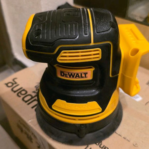 디월트 짭 샌딩기