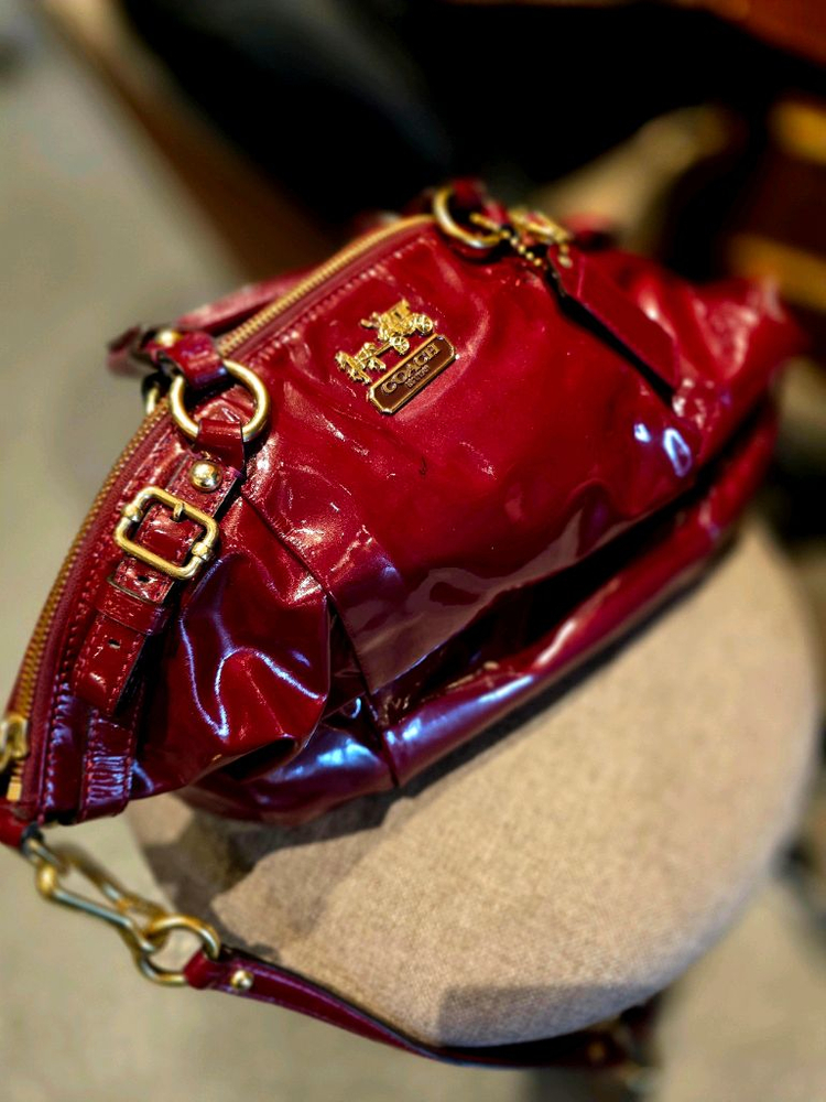 코치 버건디 페이턴트 토트백 (정품)--1