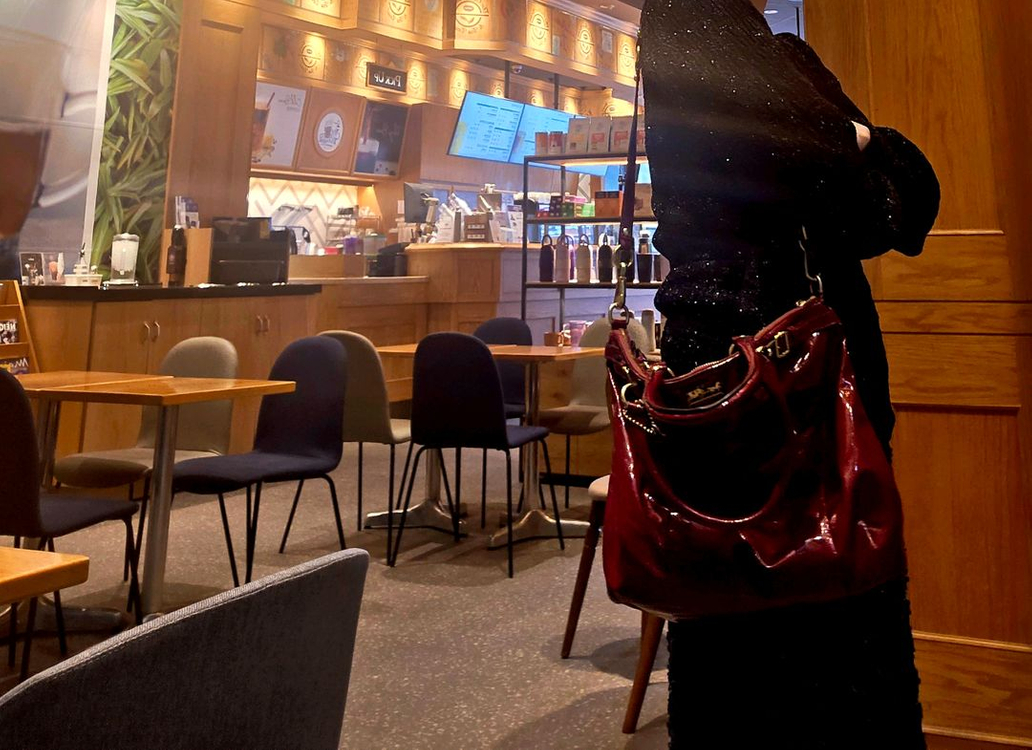 코치 버건디 페이턴트 토트백 (정품)--3