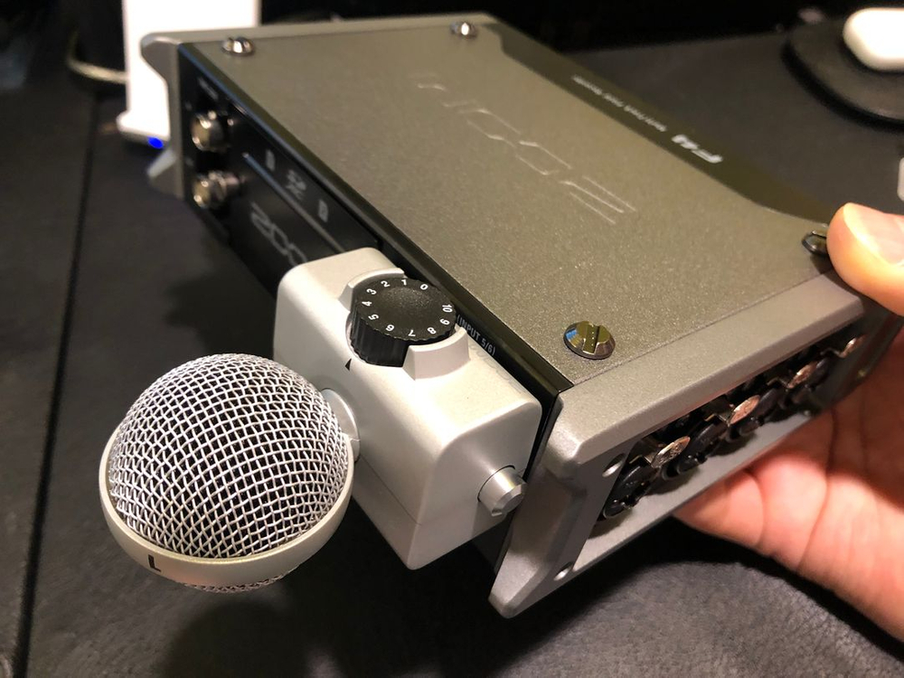 ZOOM F4 멀티 레코더(스테레오 마이크 2개 포함)--1