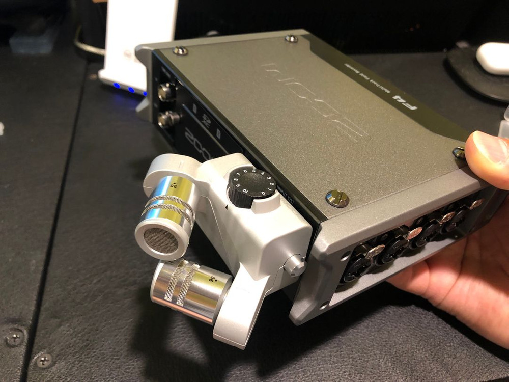 ZOOM F4 멀티 레코더(스테레오 마이크 2개 포함)--2