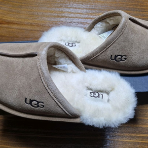 어그 스커프 M 체스트넛 팝니다.