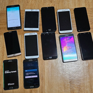 구형 스마트폰 12개