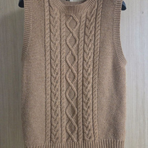 유니클로 케이블 크루넥 베스트 니트조끼 (베이지/M)