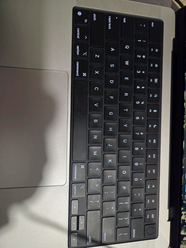 맥북m4프로 칩셋 14인치 실버 48gb램 512hdd 이미지