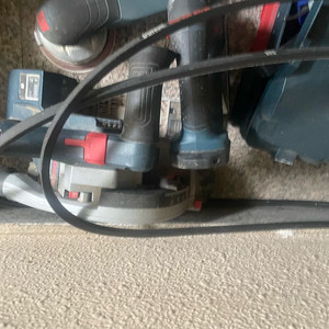 보쉬 18v 목공장비들, 게일 무선 밴드쏘, 무선 트리머등 이미지