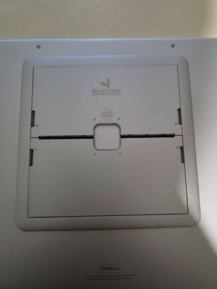 맥북m4프로 칩셋 14인치 실버 48gb램 512hdd 이미지