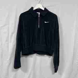 나이키 스포츠웨어 코듀로이 반집업 크롭 탑 이미지