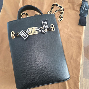 랑방 엠블럼 체인 토트백 블랙