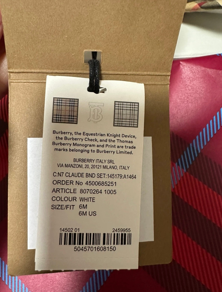 버버리 베이비 우주복, 모자, 턱받이 세트 이미지