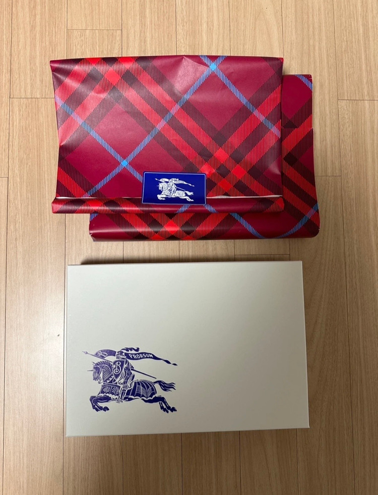 버버리 베이비 우주복, 모자, 턱받이 세트 이미지