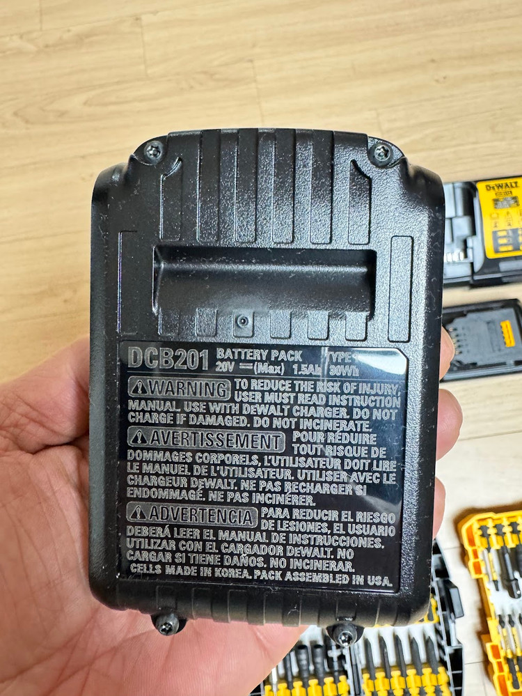 디월트 함마드릴 DCD796 배터리 4개 외 다수 공구 포함--5