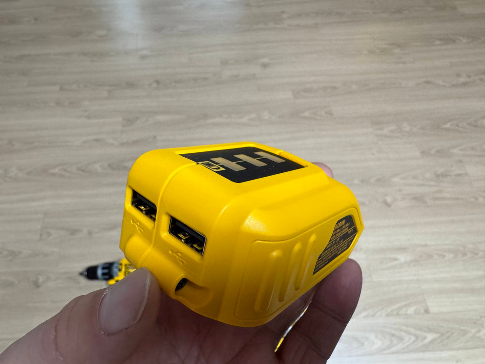 디월트 함마드릴 DCD796 배터리 4개 외 다수 공구 포함--8