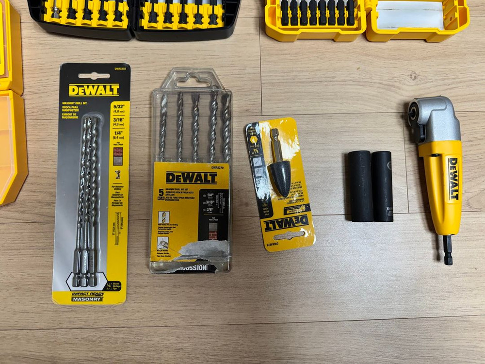 디월트 함마드릴 DCD796 배터리 4개 외 다수 공구 포함--9