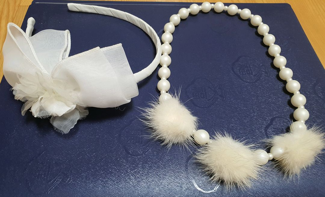 여아 원피스,티셔츠, 머리띠, 목걸이 몽땅 덤 구두포함--1