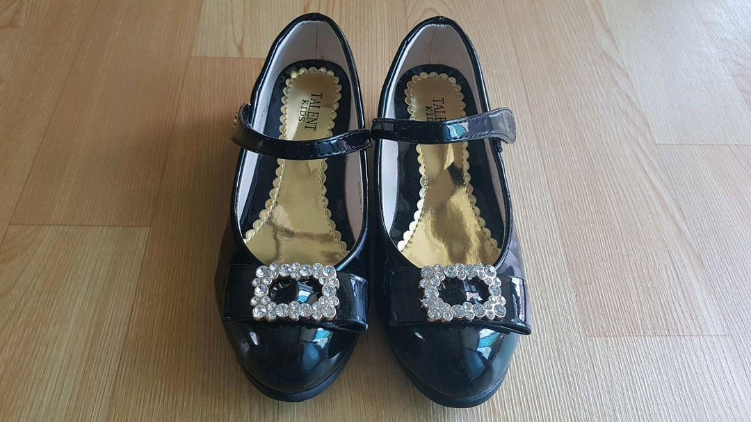 여아 원피스,티셔츠, 머리띠, 목걸이 몽땅 덤 구두포함--4