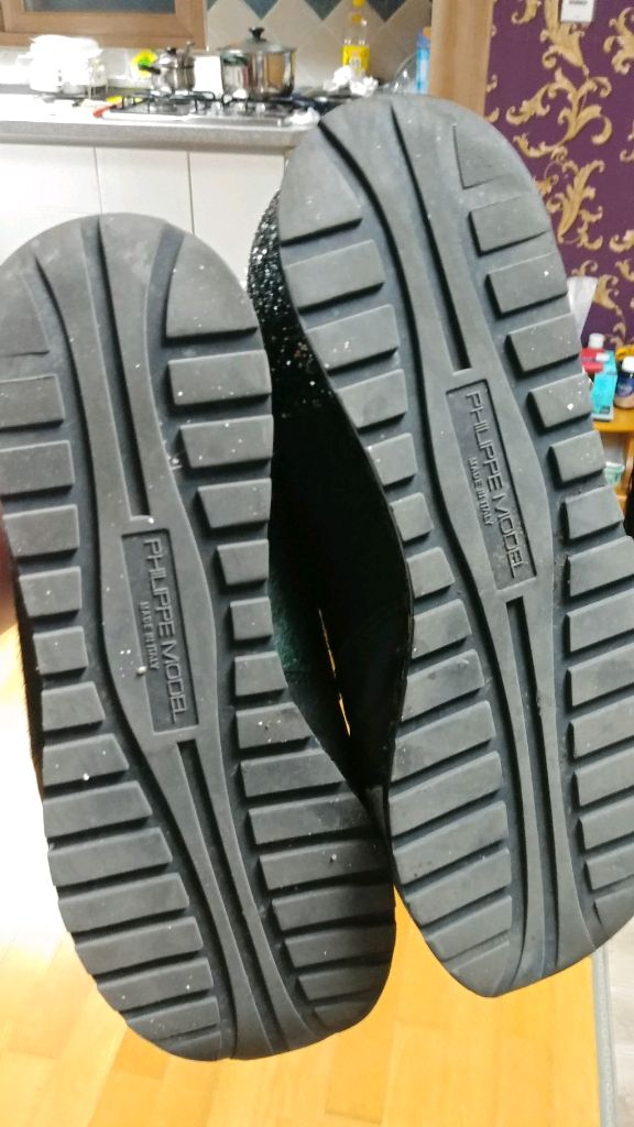 필립모델 송치스니커즈 40사이즈팝니다 이미지