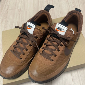 나이키 x 톰 삭스 제너럴 퍼포즈 슈 브라운 265