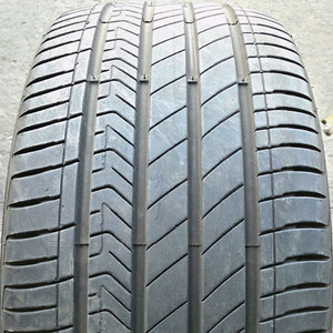 2554019 255 40 19 금호 마제스티9 타이어 팝니다 이미지