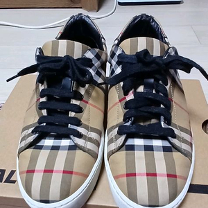 버버리 빈티지 스니커즈(39사이즈)