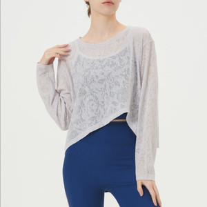 huit8 위뜨8 시스루 자카드 언발크롭 긴팔티 커버업