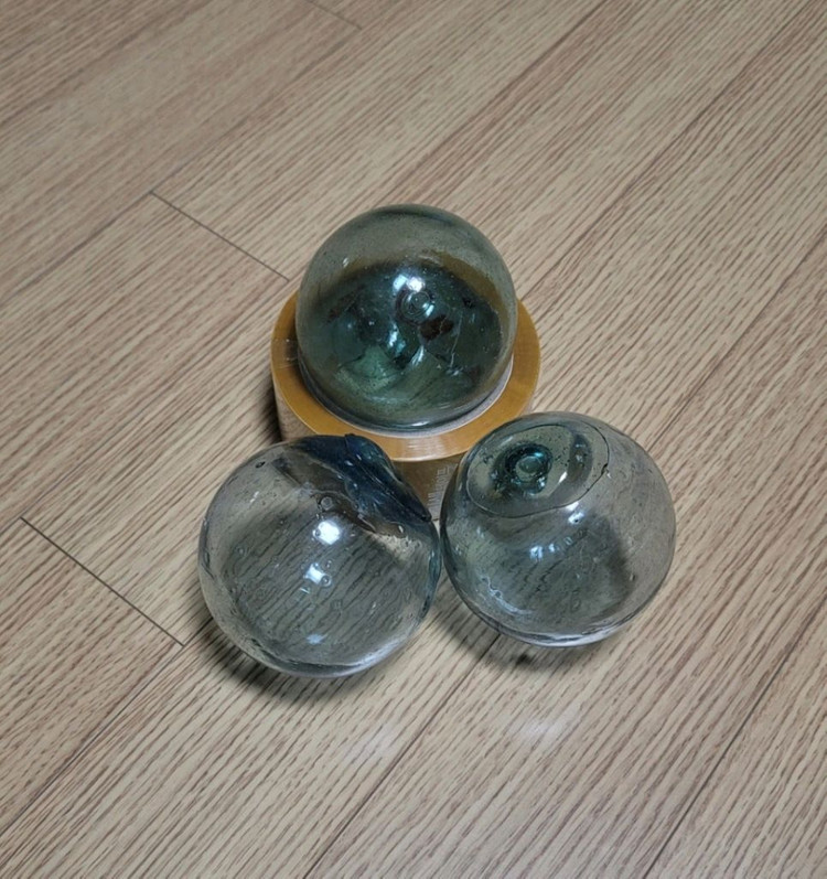 유리 공예품 장식용. 옛날 부표. 어구용. 빈 유리.30개이상 ㅡ 사이즈는 주먹 크기. 어구--1