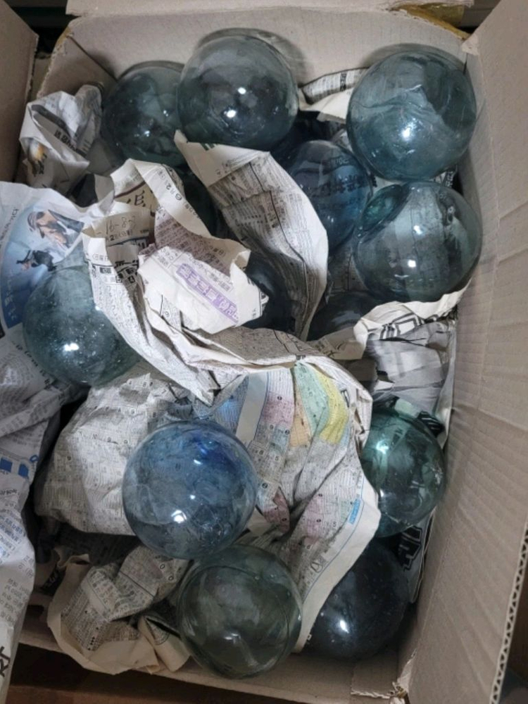 유리 공예품 장식용. 옛날 부표. 어구용. 빈 유리.30개이상 ㅡ 사이즈는 주먹 크기. 어구--2