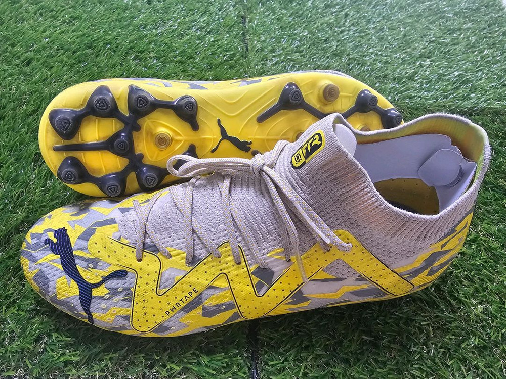 푸마 퓨처 얼티메이트 MG VOLTAGE팩 255mm--4