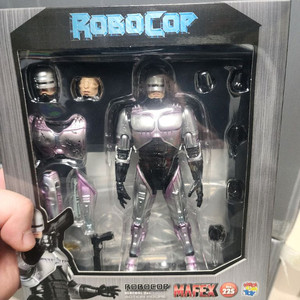 마펙스 로보캅 리뉴얼버전 팝니다. 1/12액션피규어