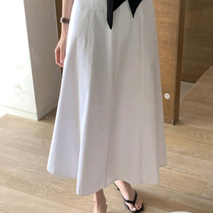 새상품)메리어라운드 라인 플레어 스커트 화이트 s