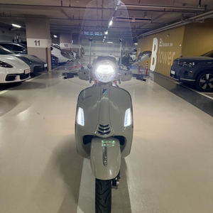 베스파 gts300 클래식 베이지
