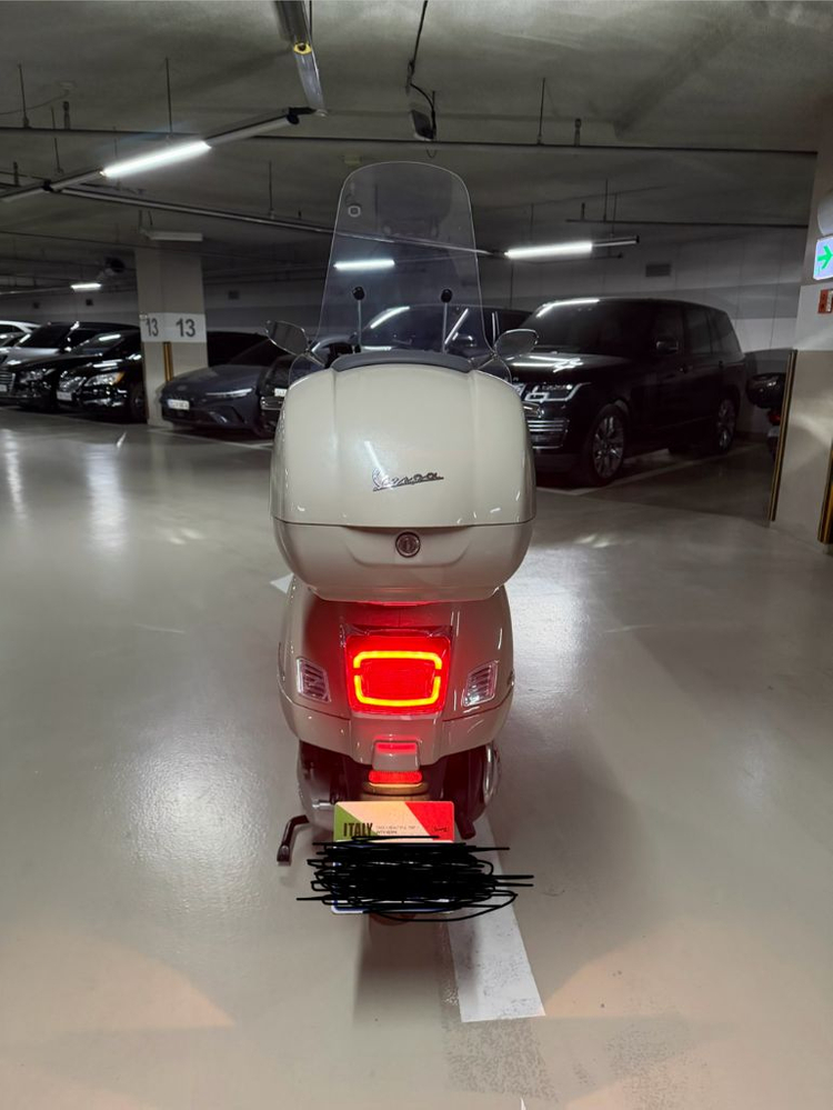 베스파 gts300 클래식 베이지--1