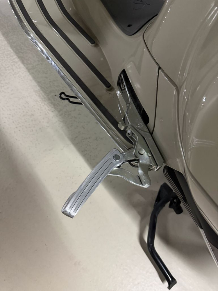 베스파 gts300 클래식 베이지--5