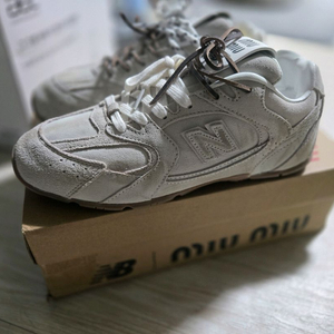 뉴발란스&미우미우 장원영스니커즈