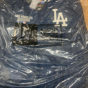 뉴에라 스터디움자켓 라지사이즈 팝니다