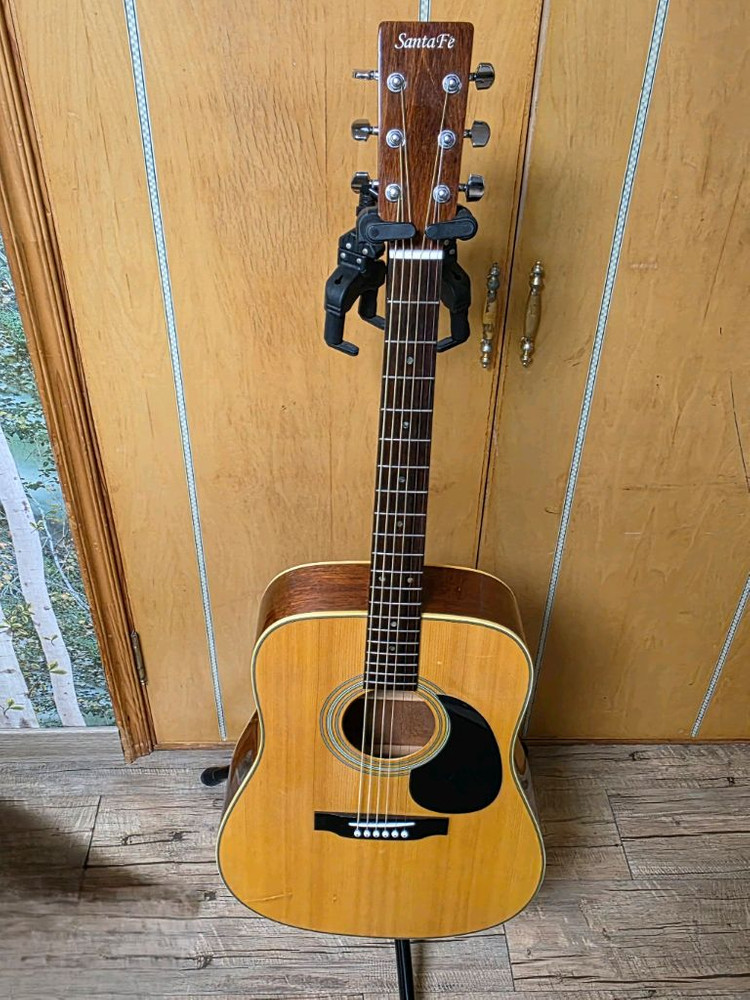 연습용 산타페 어쿠스틱기타 5만원에 팝니다~~(케이스없음)--0