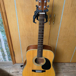 연습용 산타페 어쿠스틱기타 5만원에 팝니다~~(케이스없음)
